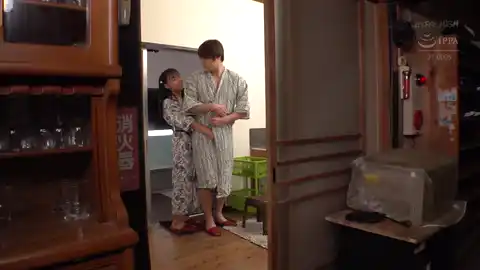 【ナチュFile 1nhdtc21802 美咲音】 “温泉での再会にチインポがエロすぎる! つぼつぼの小娘にハグされたらどうするの?”
