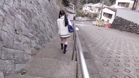 【おまん堂 omad044 南日菜乃】悲劇の下校女子生徒誘拐事件: 尾行による脅迫とパニック